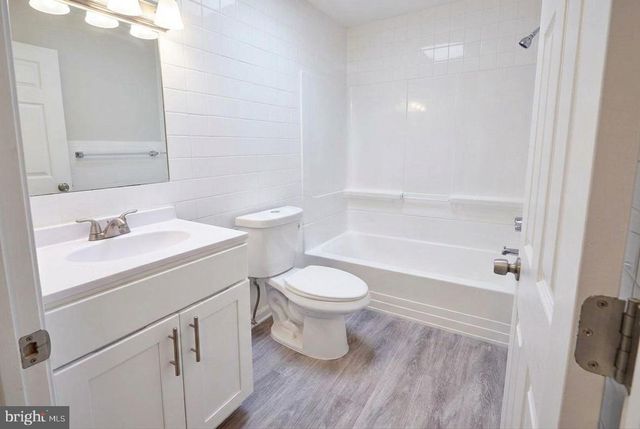 1124 LAKE SHORE, Camden, NJ 08104