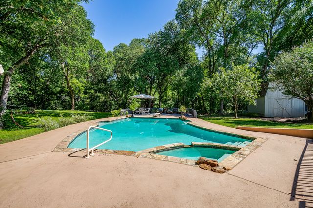 4325 Elmwood Drive, Benbrook, TX 76116