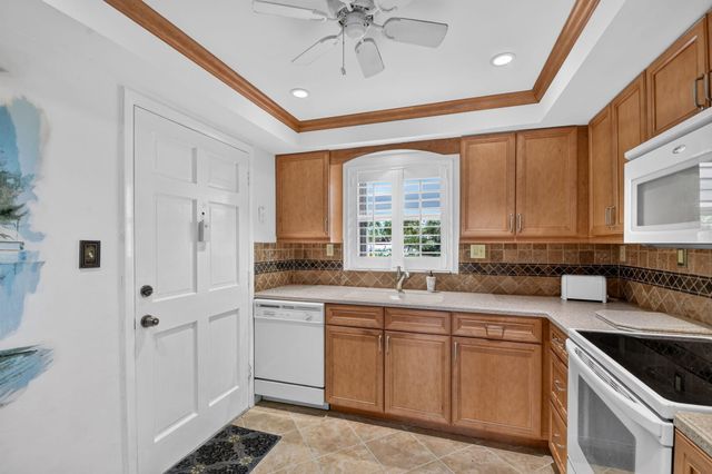 5510 N OCEAN N 207, Ocean Ridge, FL 33435