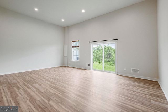 24067 GUMSPRING KILN TER, Sterling, VA 20166