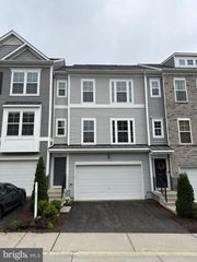 24067 GUMSPRING KILN TER, Sterling, VA 20166
