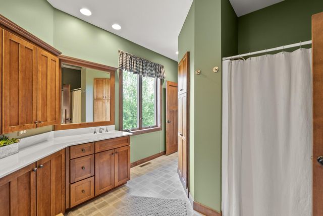 1595 River Shore Drive, Hastings, MN 55033