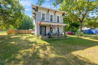 806 E 3rd Street, Lawton, MI 49065