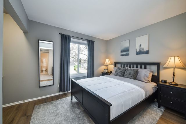 2458 Brunswick Circle B, Woodridge, IL 60517