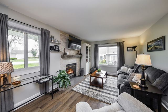 2458 Brunswick Circle B, Woodridge, IL 60517