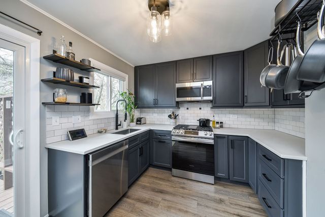 2458 Brunswick Circle B, Woodridge, IL 60517