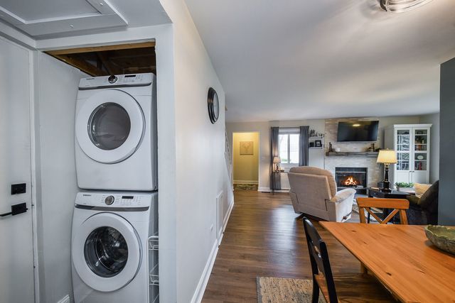 2458 Brunswick Circle B, Woodridge, IL 60517