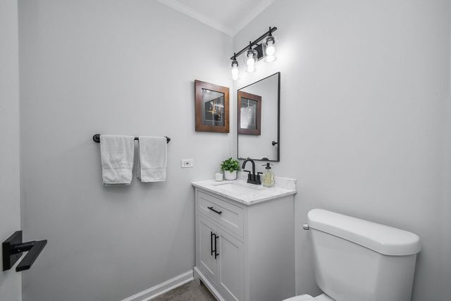 2458 Brunswick Circle B, Woodridge, IL 60517