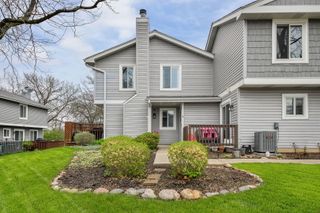 2458 Brunswick Circle B, Woodridge, IL 60517