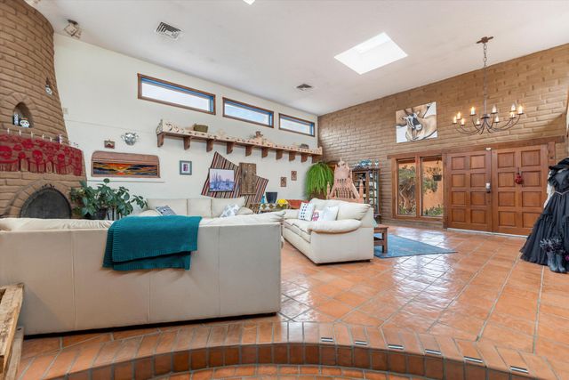 414 C De Baca Lane NW, Albuquerque, NM 87114