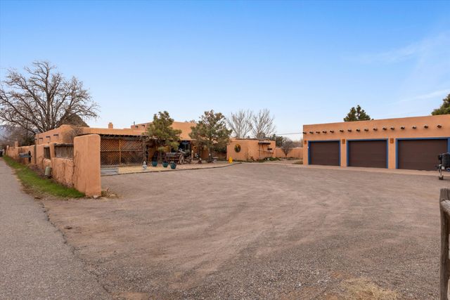 414 C De Baca Lane NW, Albuquerque, NM 87114