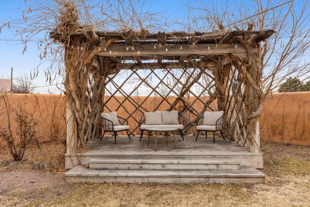 414 C De Baca Lane NW, Albuquerque, NM 87114