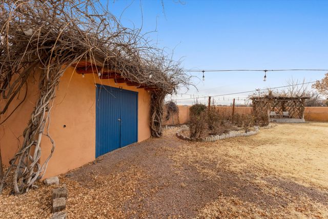 414 C De Baca Lane NW, Albuquerque, NM 87114