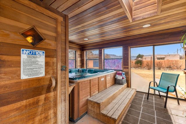 414 C De Baca Lane NW, Albuquerque, NM 87114