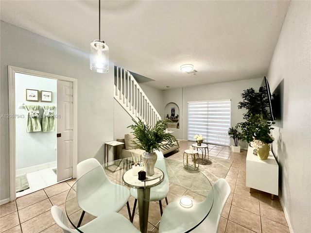 5640 NW 115th Ct 206, Doral, FL 33178