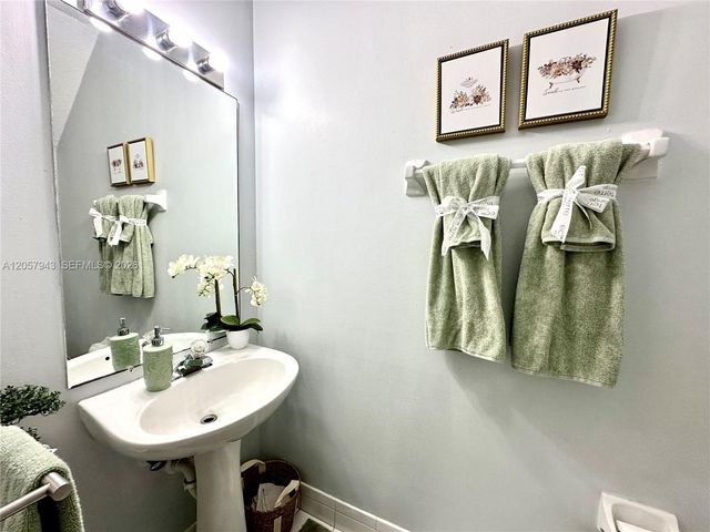 5640 NW 115th Ct 206, Doral, FL 33178