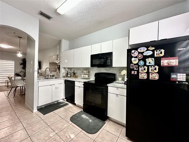 5640 NW 115th Ct 206, Doral, FL 33178