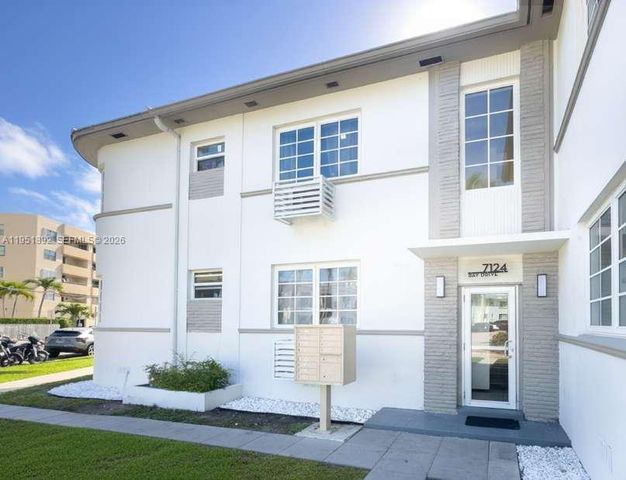 7124 Bay Dr 4, Miami Beach, FL 33141