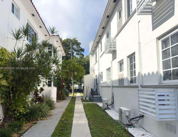 7124 Bay Dr 4, Miami Beach, FL 33141