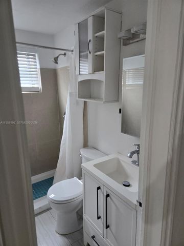 7124 Bay Dr 4, Miami Beach, FL 33141