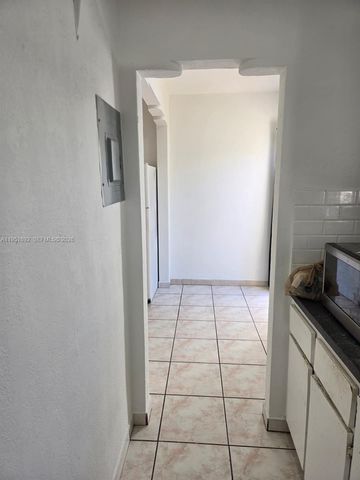 7124 Bay Dr 4, Miami Beach, FL 33141