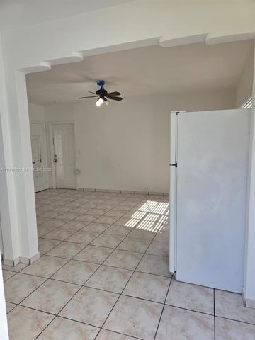 7124 Bay Dr 4, Miami Beach, FL 33141