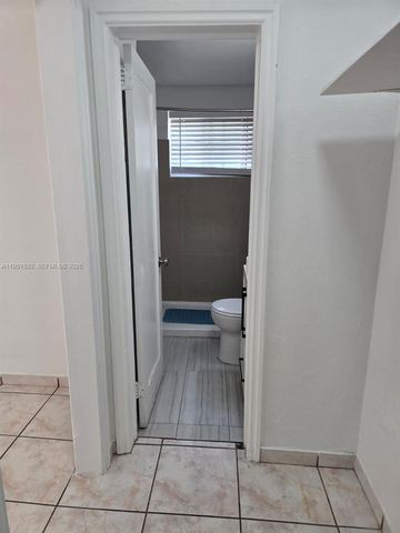 7124 Bay Dr 4, Miami Beach, FL 33141
