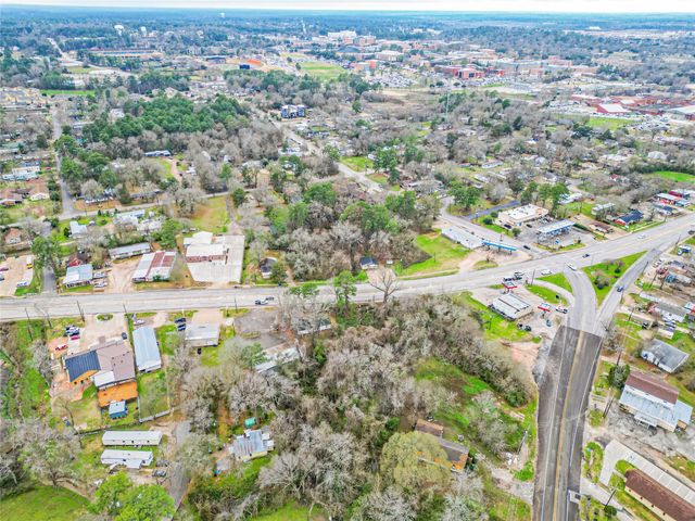 218 Highway 30 E E, Huntsville, TX 77320