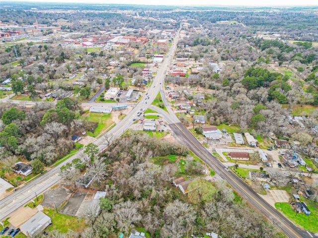 218 Highway 30 E E, Huntsville, TX 77320