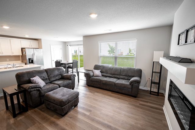 5502 144th Street, Urbandale, IA 50323