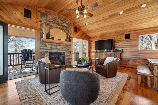 300 Crest Dr, Smithville, TN 37166