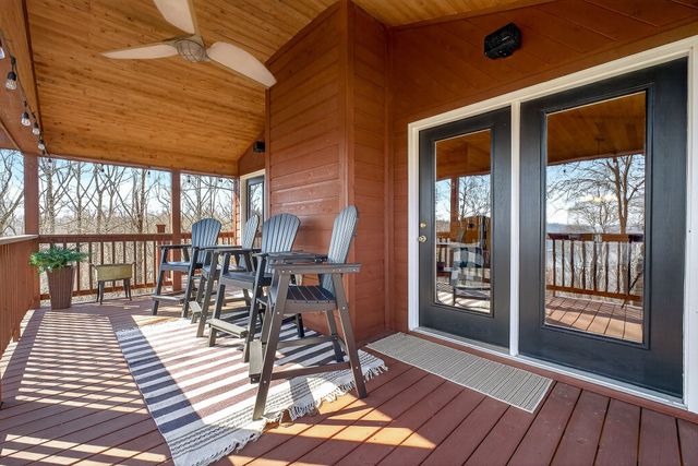 300 Crest Dr, Smithville, TN 37166