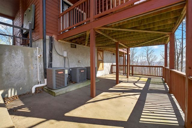 300 Crest Dr, Smithville, TN 37166
