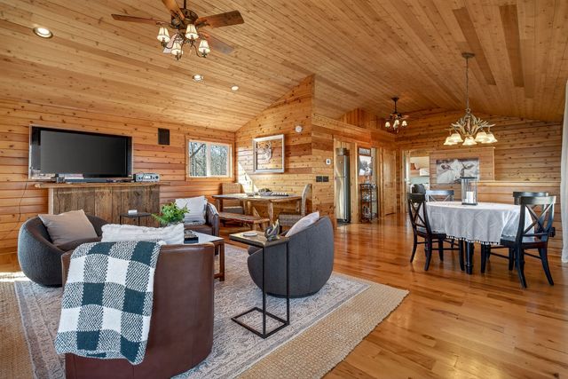 300 Crest Dr, Smithville, TN 37166
