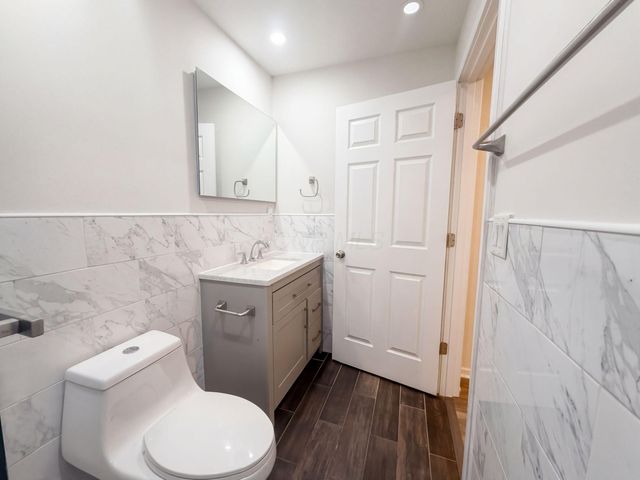 1979 E Cooke Road, Columbus, OH 43224