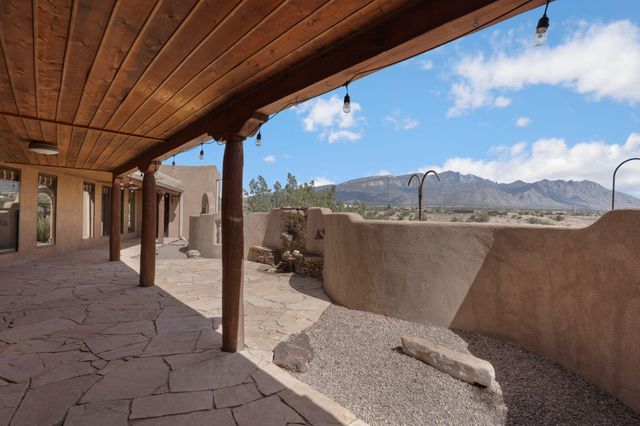 154 Placitas Trails Road, Placitas, NM 87043