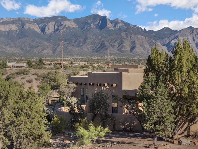 154 Placitas Trails Road, Placitas, NM 87043