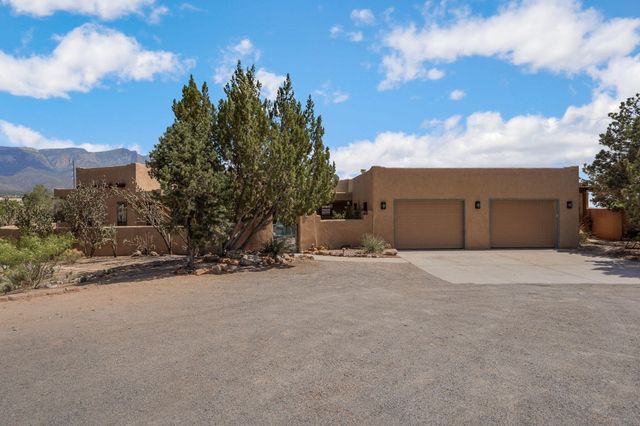 154 Placitas Trails Road, Placitas, NM 87043