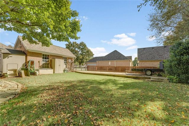 355 N Durango Place, Fayetteville, AR 72704