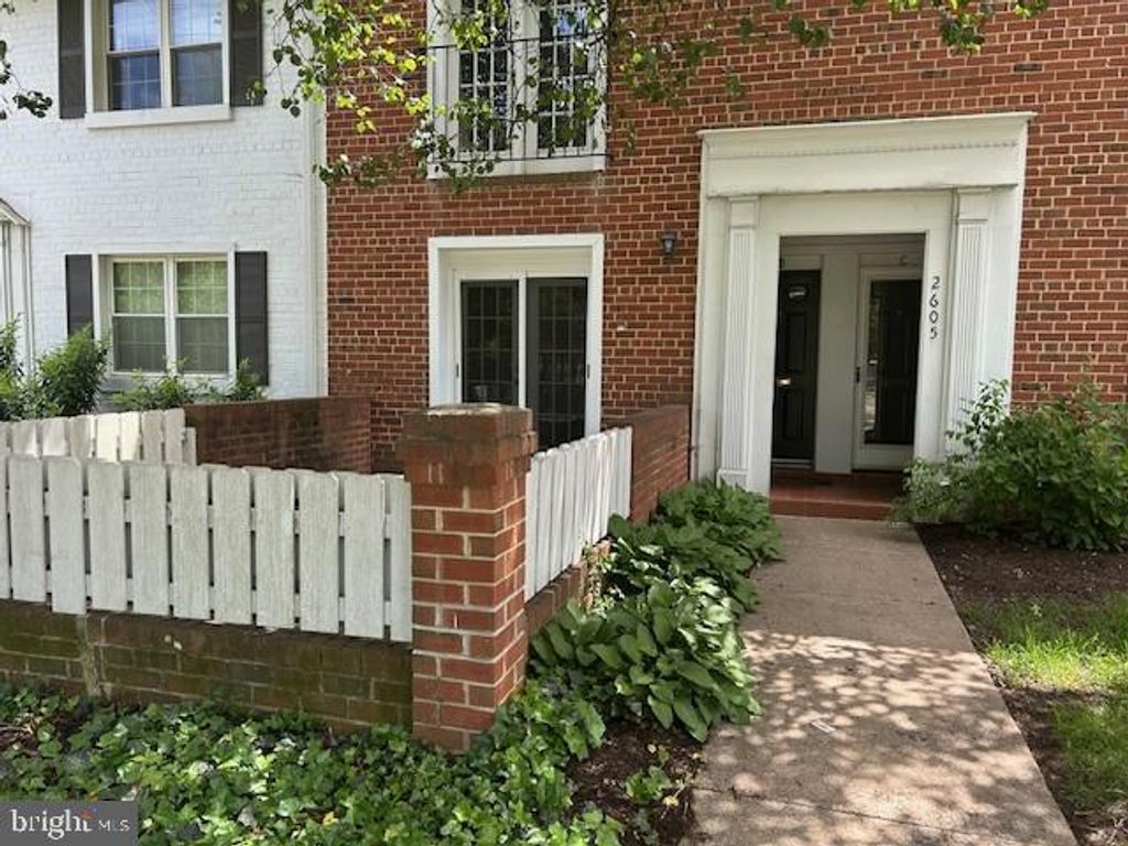 2605 SOUTH WALTER REED DR #A, Arlington, VA 22206