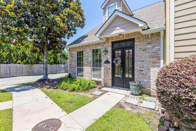 9302 Loblolly Ct, Baton Rouge, LA 70809