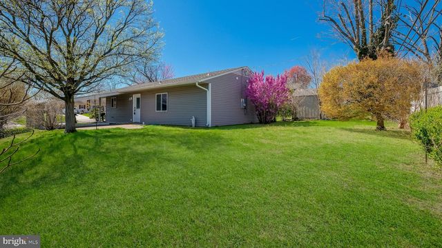36 MOCKORANGE LN, Levittown, PA 19054