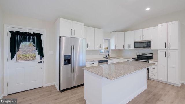 36 MOCKORANGE LN, Levittown, PA 19054