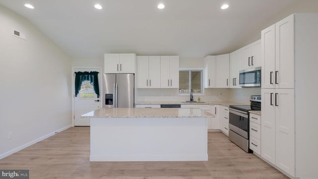 36 MOCKORANGE LN, Levittown, PA 19054