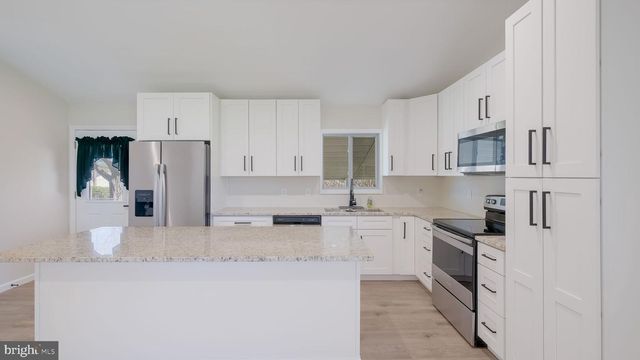 36 MOCKORANGE LN, Levittown, PA 19054