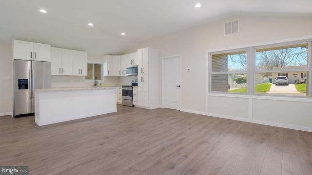 36 MOCKORANGE LN, Levittown, PA 19054