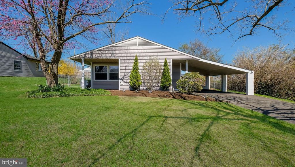 36 MOCKORANGE LN, Levittown, PA 19054