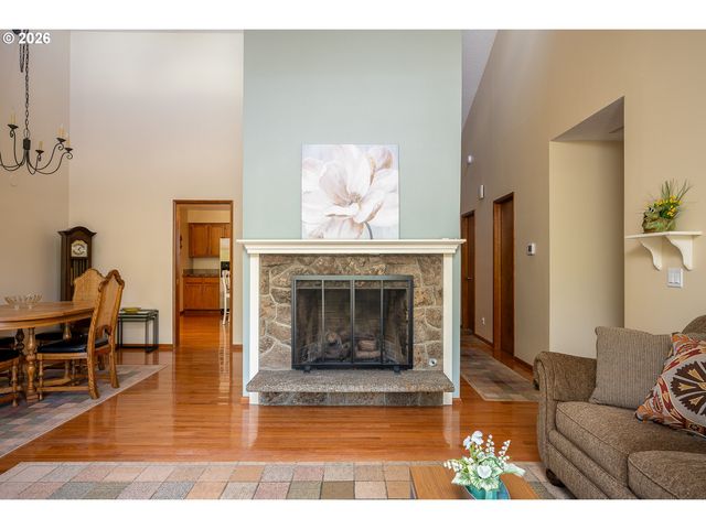 6296 PREAKNESS Dr, West Linn, OR 97068