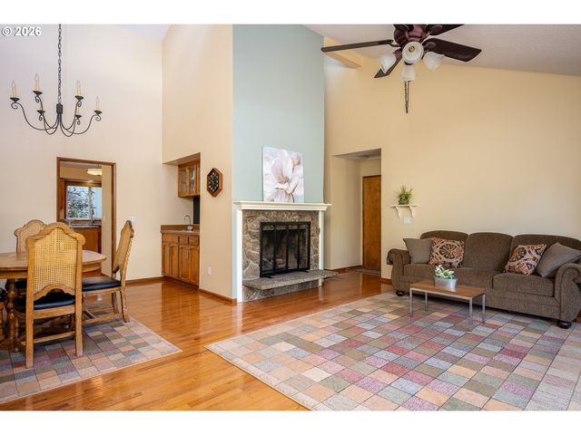 6296 PREAKNESS Dr, West Linn, OR 97068