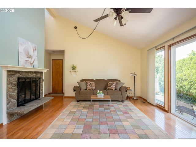 6296 PREAKNESS Dr, West Linn, OR 97068